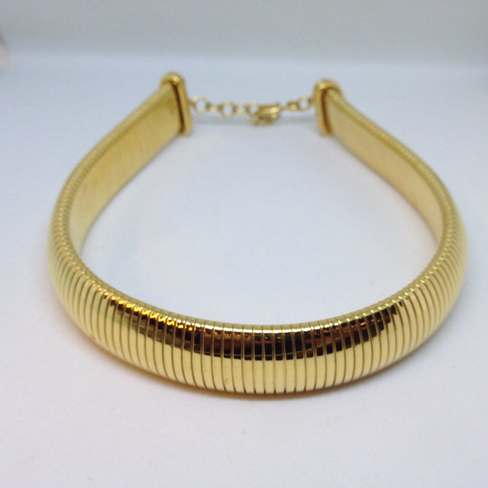Vintage Monet gold tone choker necklace.
Bold statement piece.